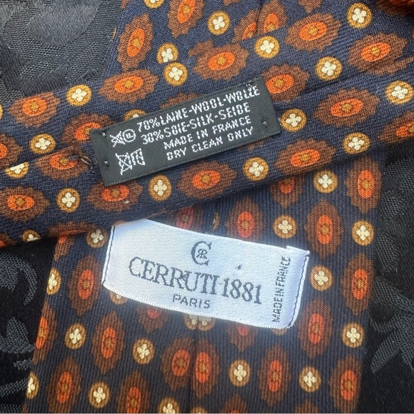 CERUTTI 1881 Paris  Made in France tie
70% Wool 30% Silk - Picture 2 of 6